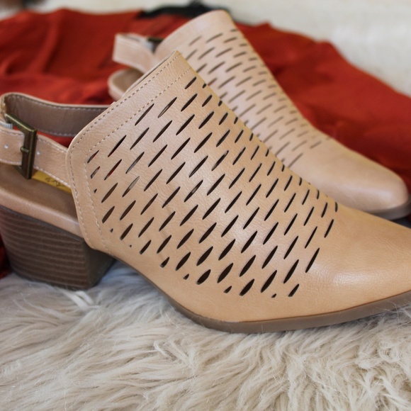 🆕️//The Charlie// Distressed cutout bootie - Picture 6 of 8